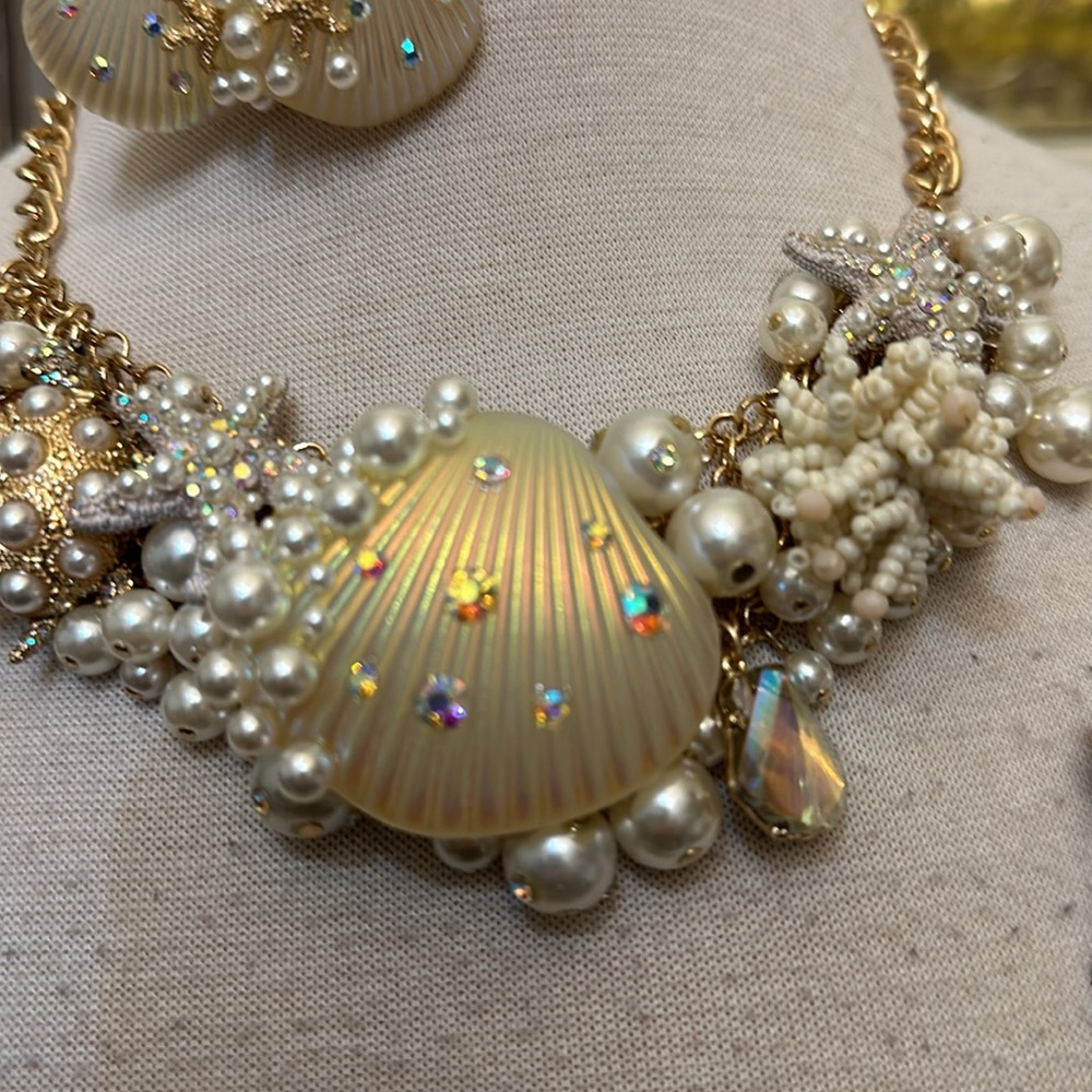 “Betsy Johnson” seashell necklace, earrings, & bracelet set - Picture 2 of 4